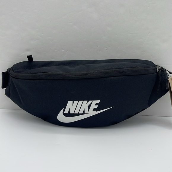 Nike Black White Belt Bag Nike Heritage Waistpack (3L) & Fanny Pack
Black
NWT - Picture 4 of 16